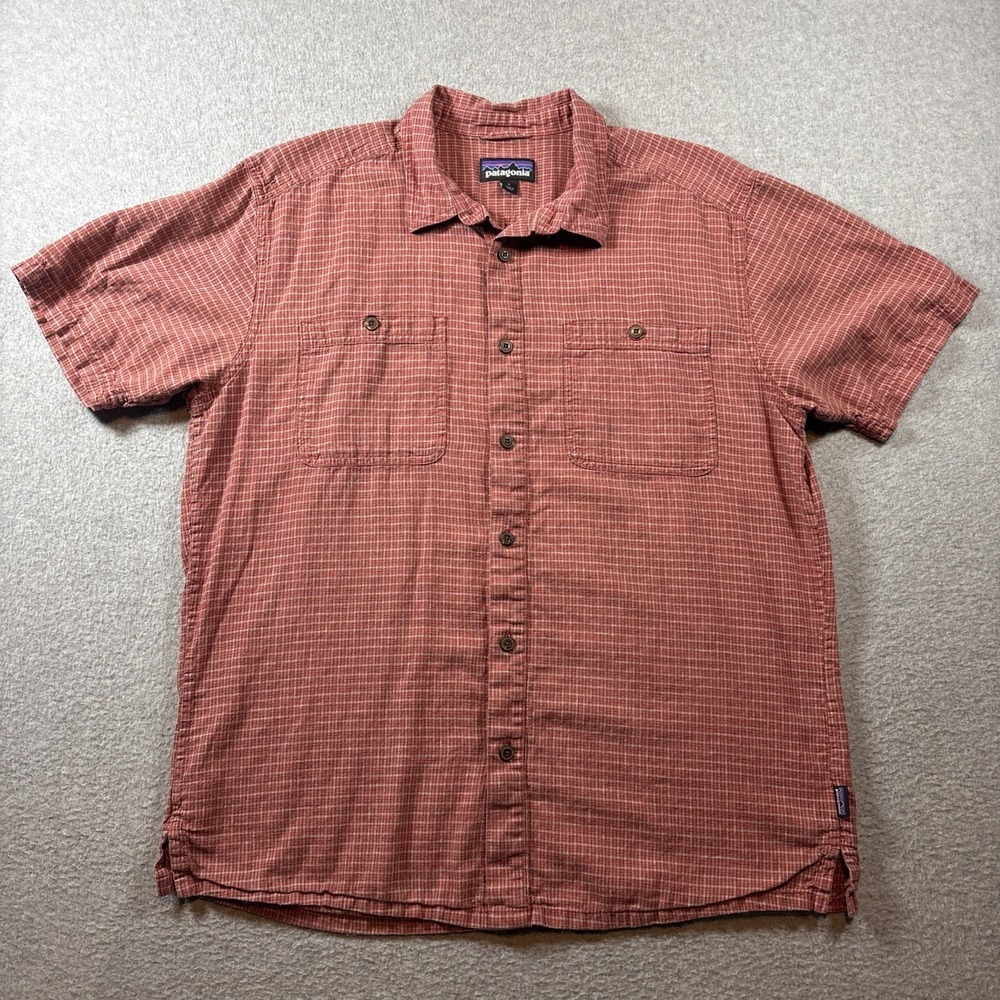 Patagonia Men's Short Sleeve Button Up Red Plaid Sz L  2 Pocket Casual Hiking